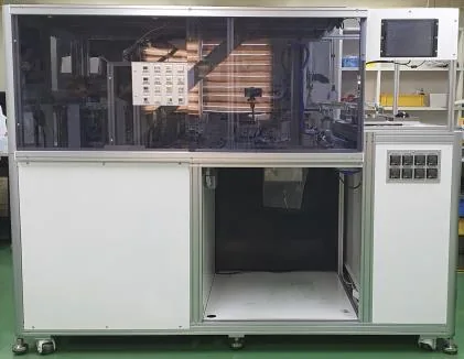 디스플레이용 확산 렌즈 컷팅 검사기 내부